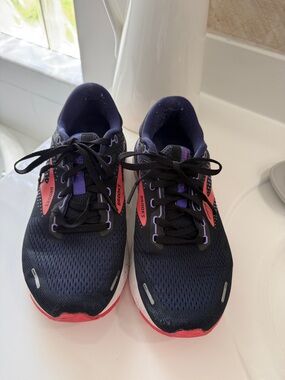Brooks Navy Running Shoes with Pink and Purple Accents
